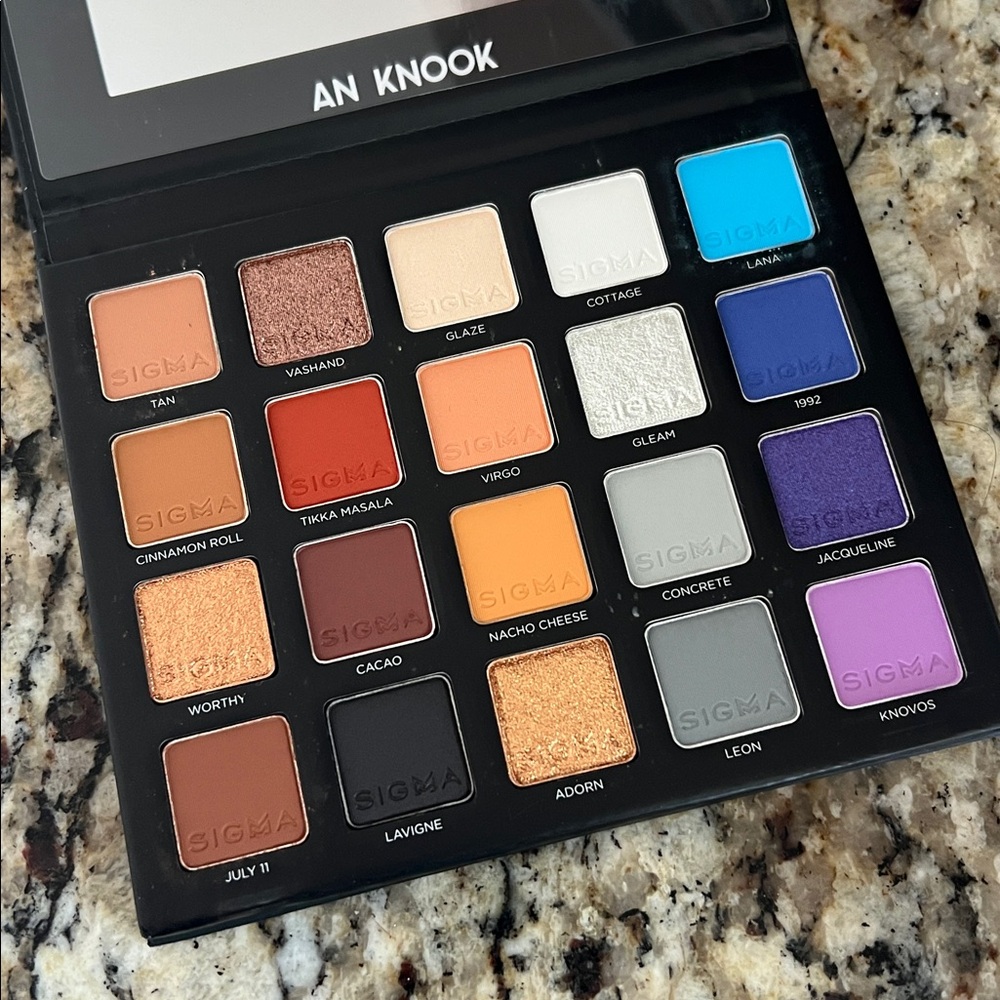 ❄️💜Sigma Beauty An Knook Pro Eyeshadow Palette - Picture 2 of 10